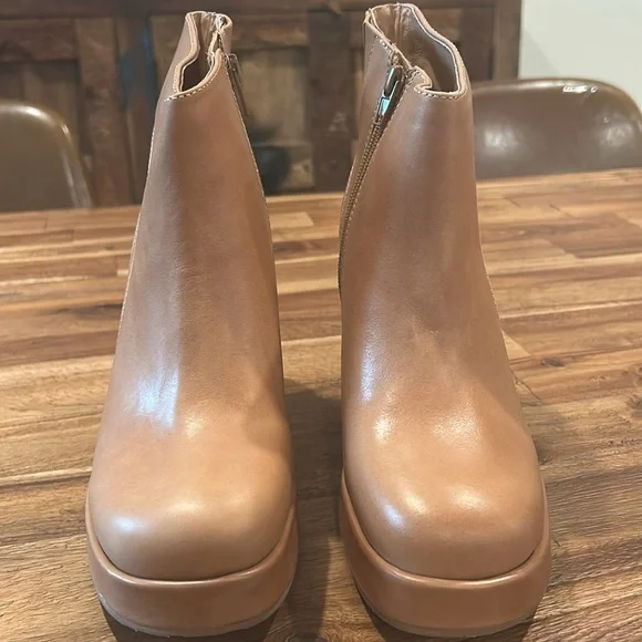Chocolat Blu Tan Leather Wedge Booties size 8 - Picture 2 of 9